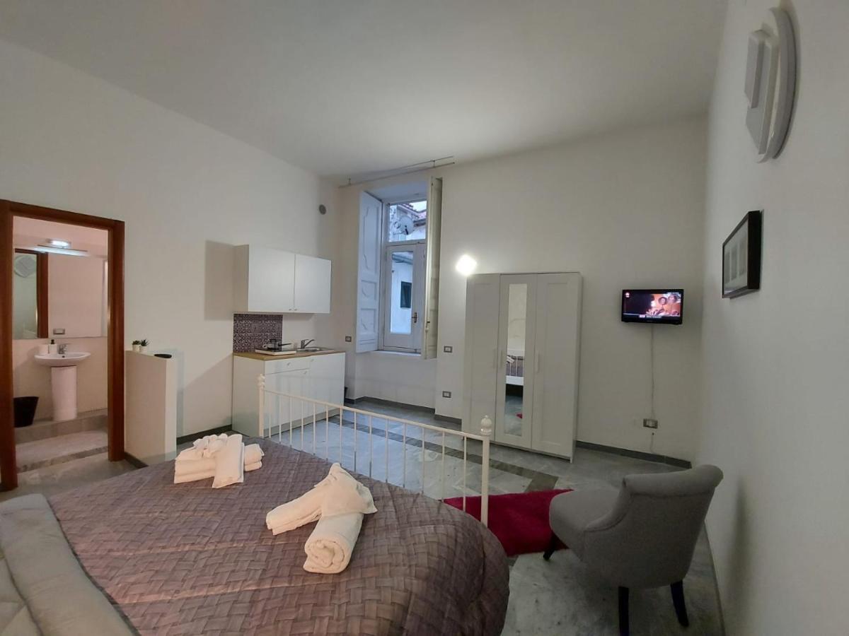 Le Ginestre In Centro Bed & Breakfast Salerno Dış mekan fotoğraf