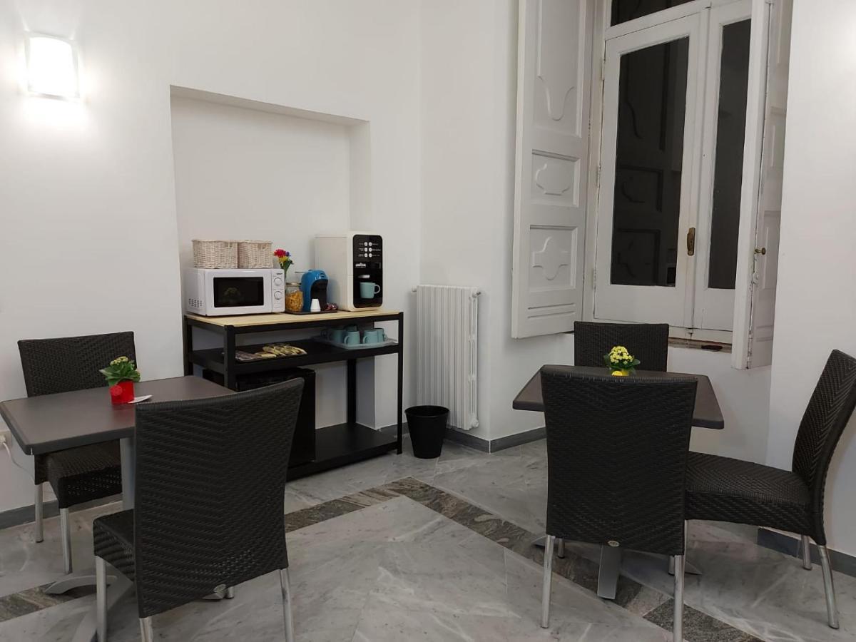 Le Ginestre In Centro Bed & Breakfast Salerno Dış mekan fotoğraf