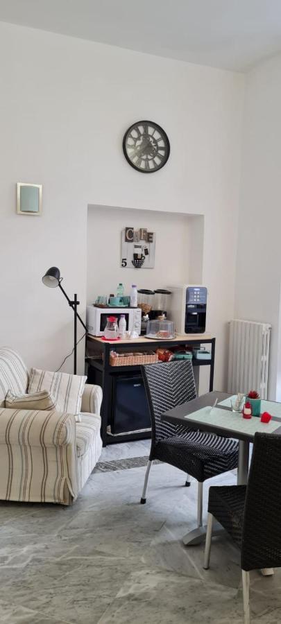 Le Ginestre In Centro Bed & Breakfast Salerno Dış mekan fotoğraf